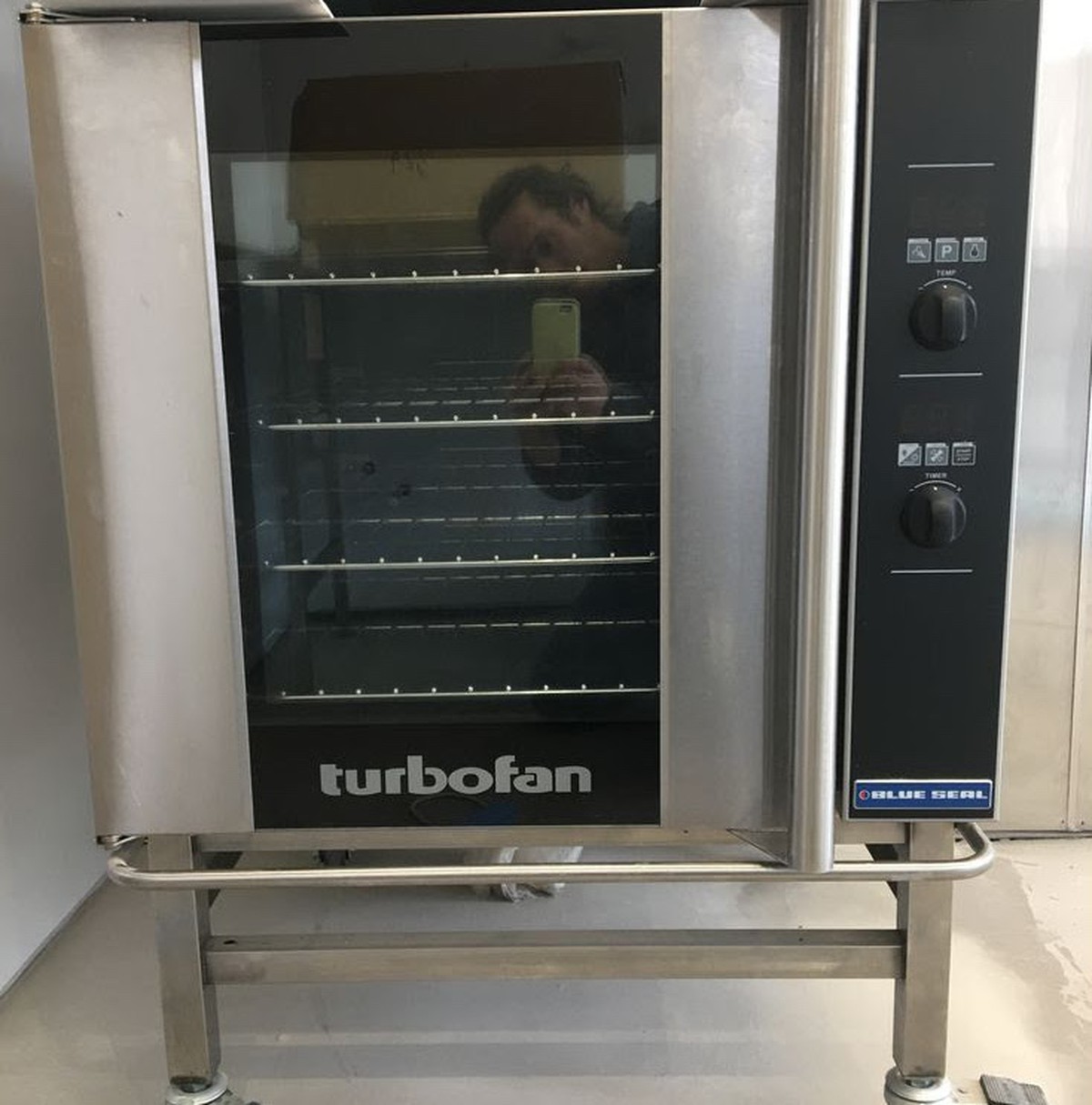 Secondhand Catering Equipment Electric Ovens 4 Grid Immaculate Blue