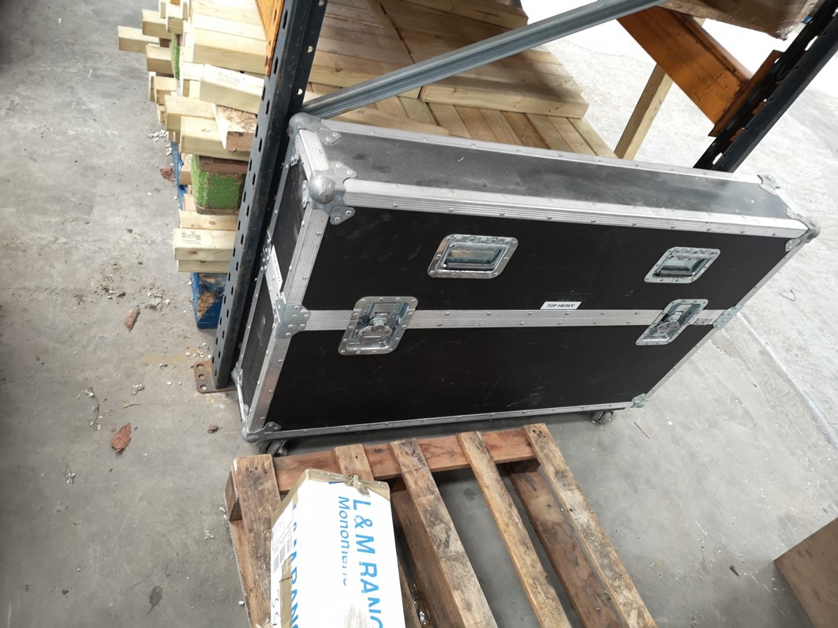Secondhand Sound and Lighting Equipment Flight Cases TV Screen