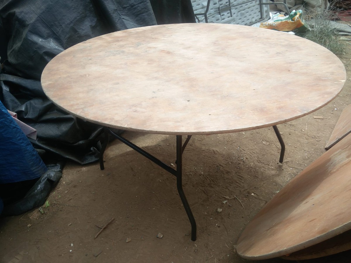 Secondhand Hotel Furniture Round Folding Tables 27x 5' Round Tables