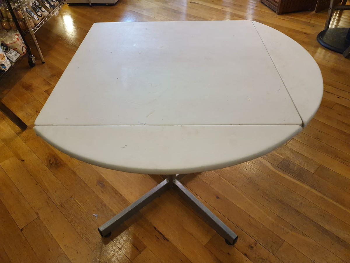 Secondhand Chairs and Tables Round Tables with Folding Legs 11x
